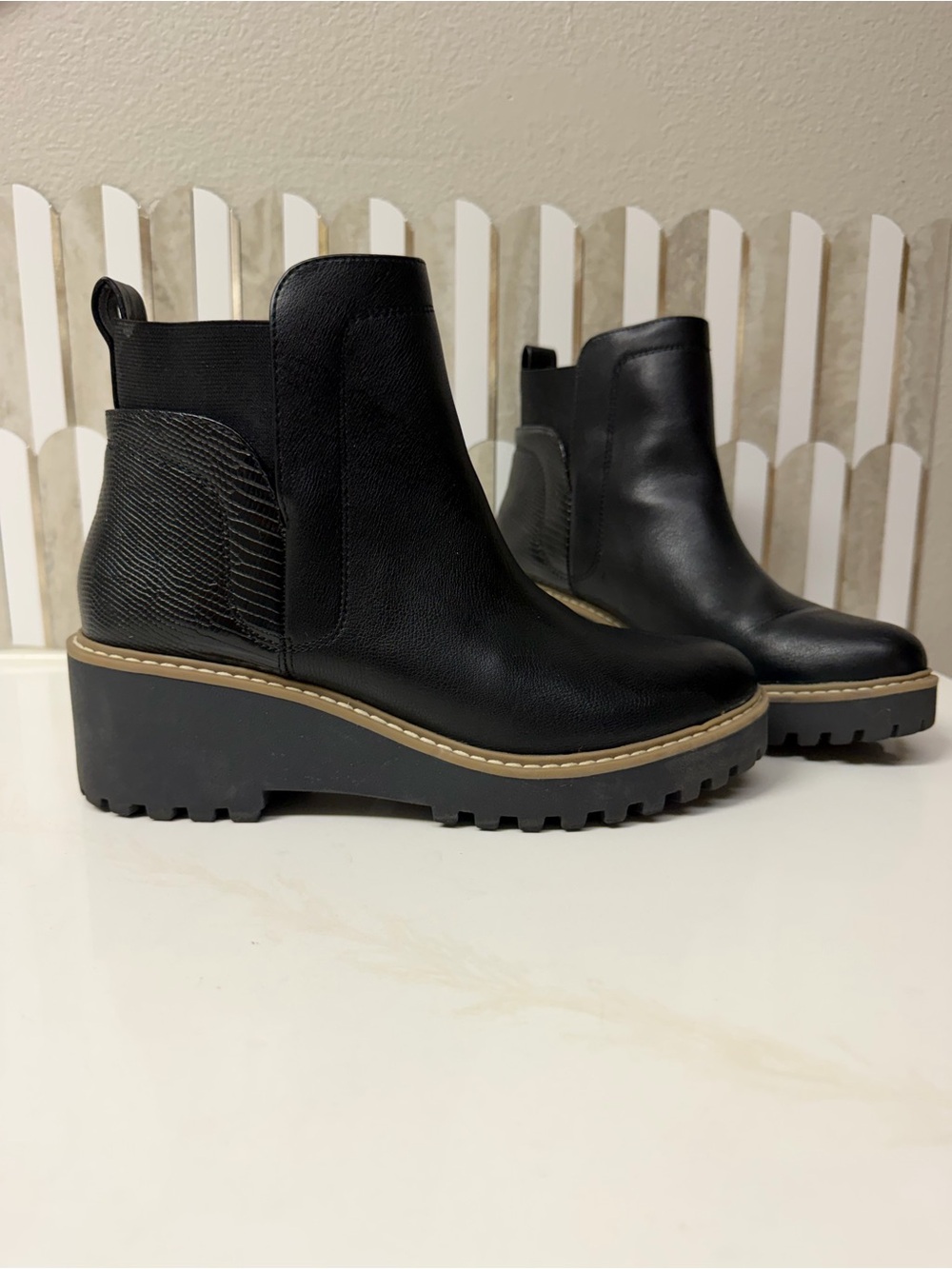 Dolce Vita Black Wedge Chelsea Boots - Women's Stylish Platform Ankle Boots 8.5
